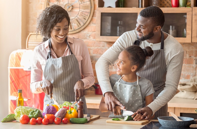 Como garantir uma alimentação saudável às crianças